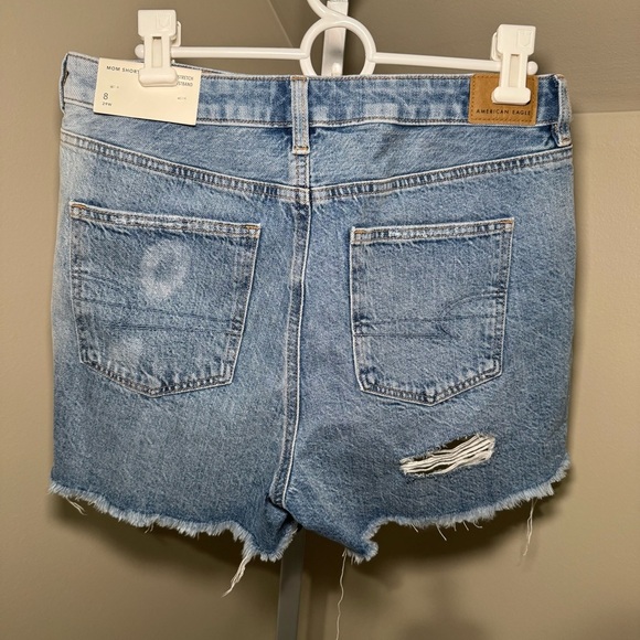 NWT American Eagle Mom Short comfort waistband ‎ distressed cutoff shorts size 8 - Picture 2 of 6